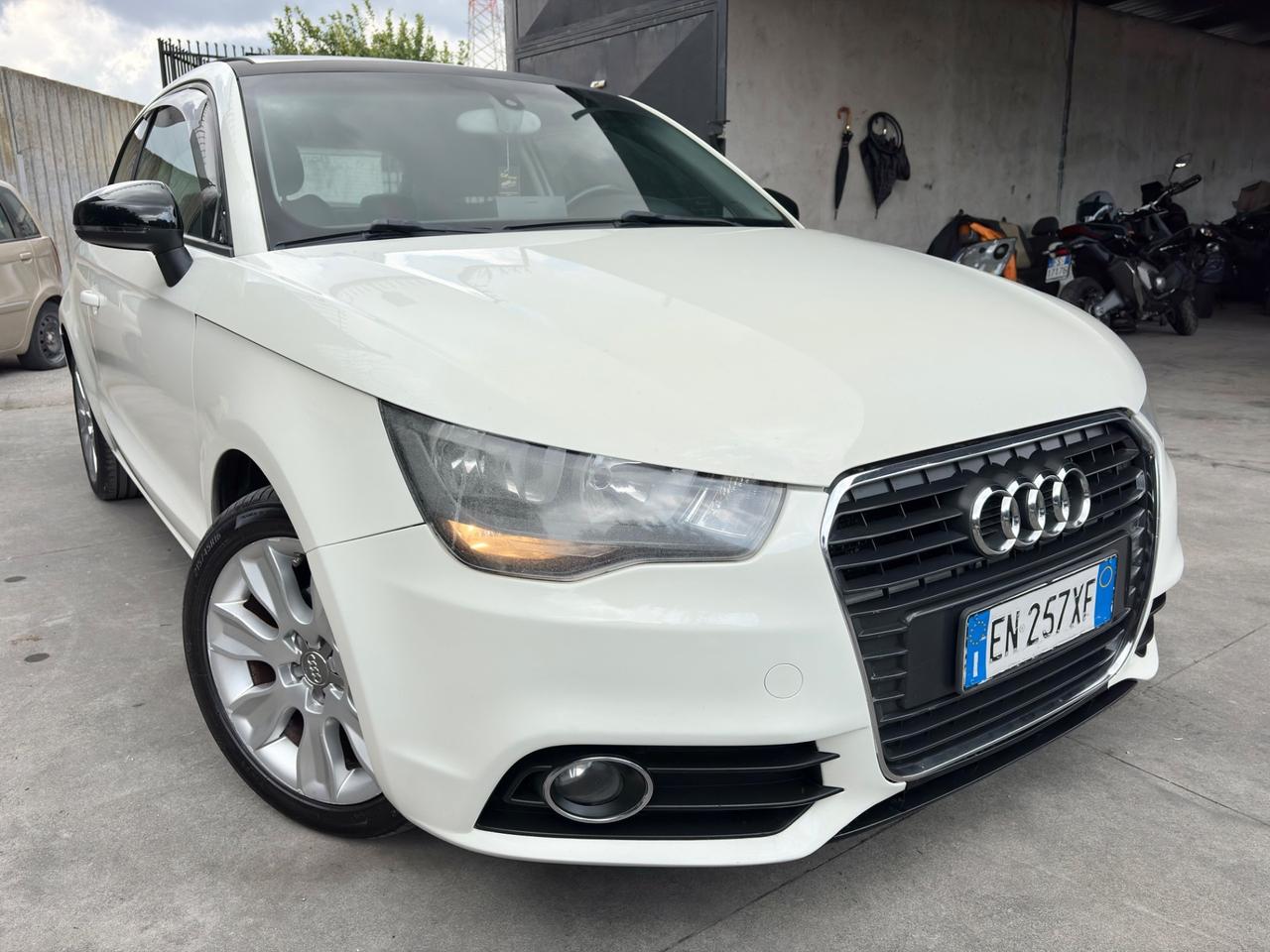 Audi A1 1.6 TDI 90cv TETTO NAVIGATORE