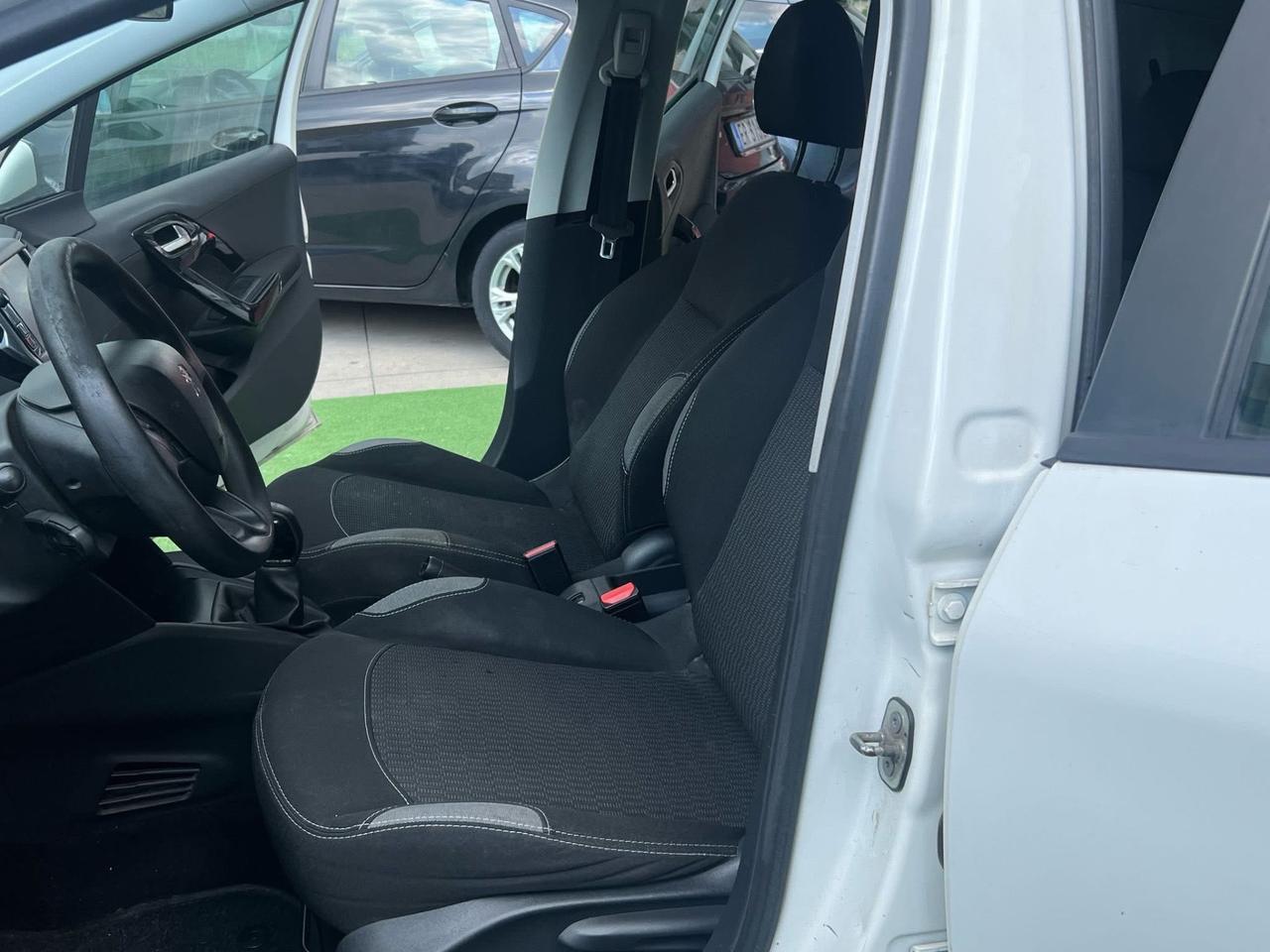 Peugeot 208 1.4 HDi 68 CV 5 porte Allure