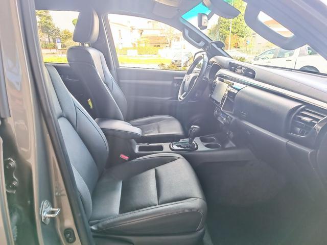 TOYOTA Hilux 2.8 D A/T 4WD 4 porte Double Cab Invincible