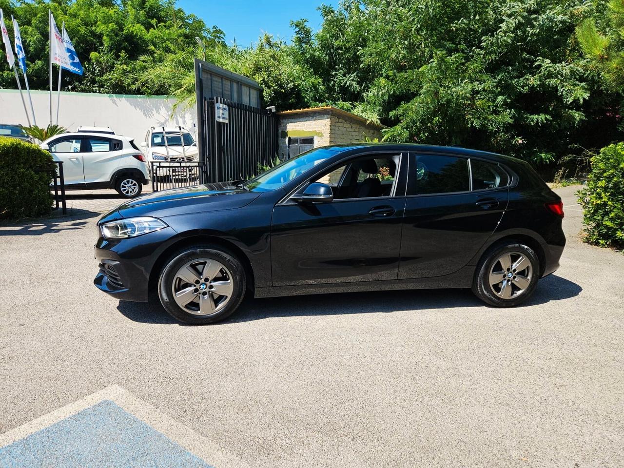 Bmw 116 116d 5p. Business Advantage