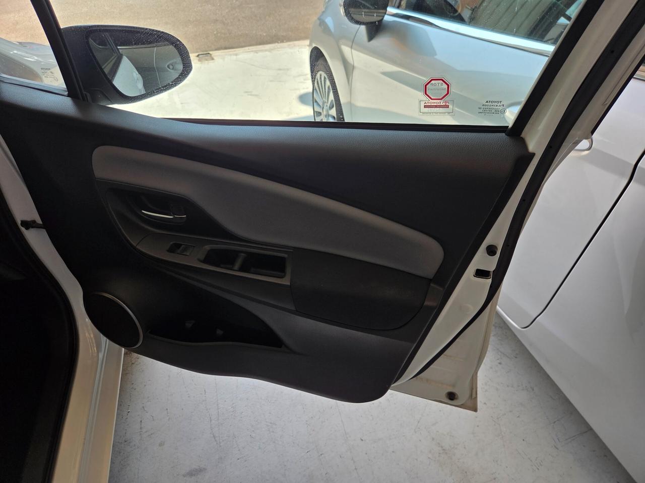 Toyota Yaris 1.0 5 porte Lounge unico proprietario