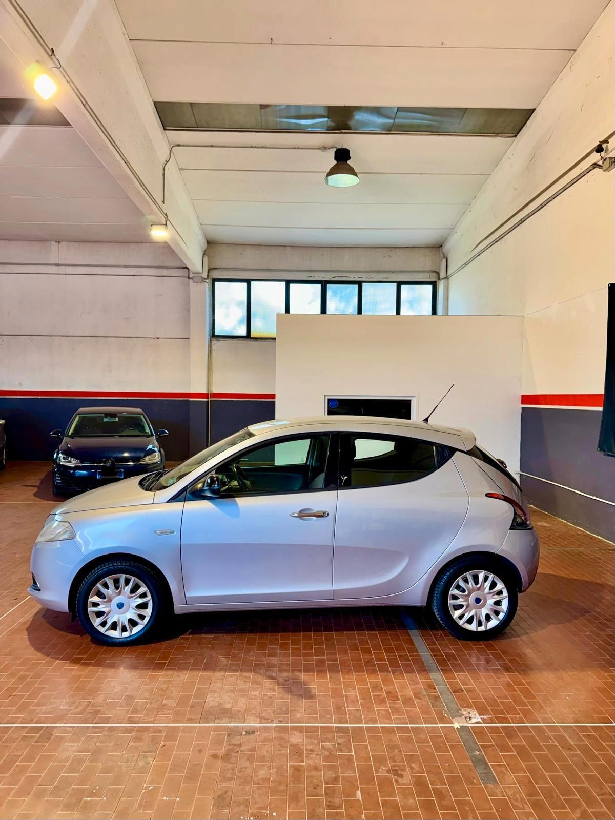Lancia Ypsilon 1.2 69 CV 5 porte Platinum