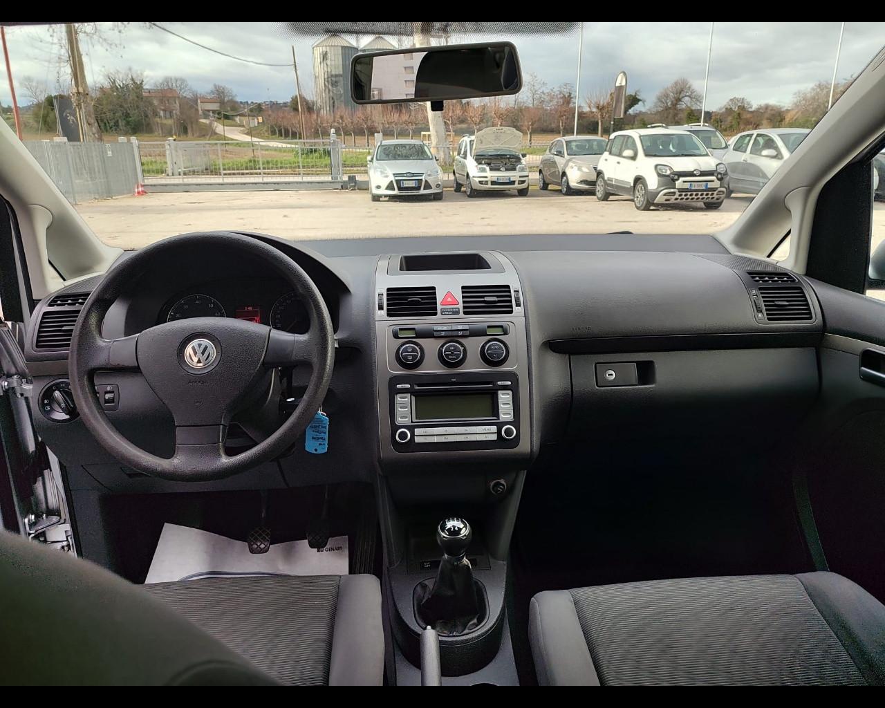 VOLKSWAGEN Touran - 2.0 Conceptline Ecofuel