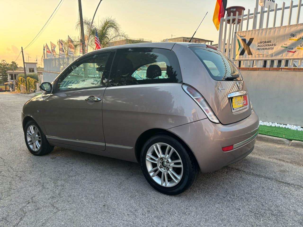 Lancia Ypsilon 1.4 Platino Ecochic GPL