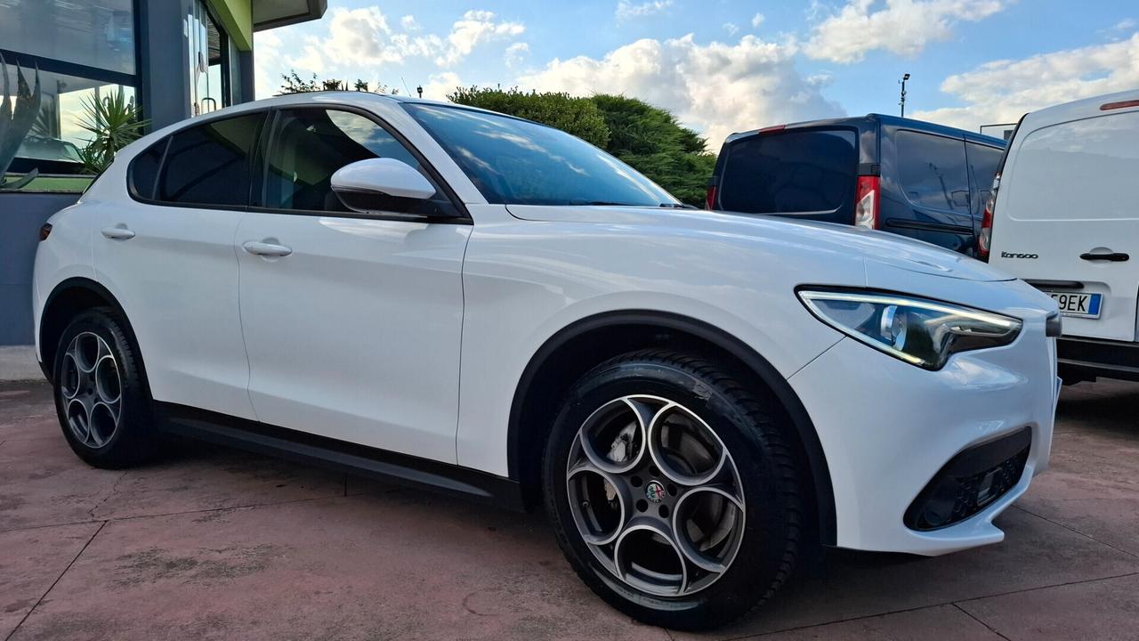 Alfa Romeo Stelvio 2.2 Turbodiesel 190 CV AT8 Q4 Executive -TETTO APRIBILE-CERCHI DA 19