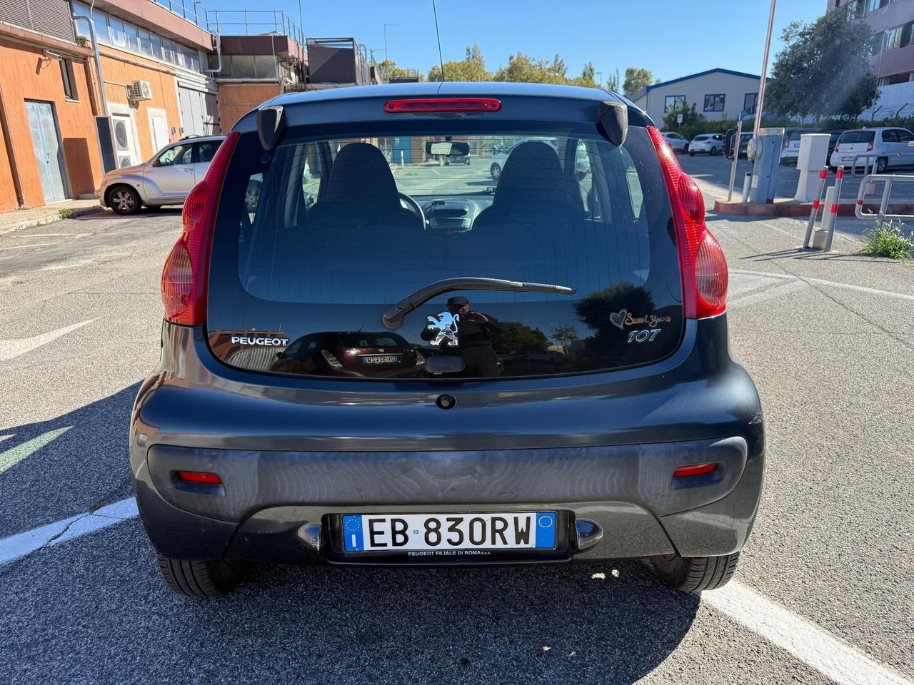 Peugeot 107 1.0 68CV 5p. Sweet Years 2Tronic