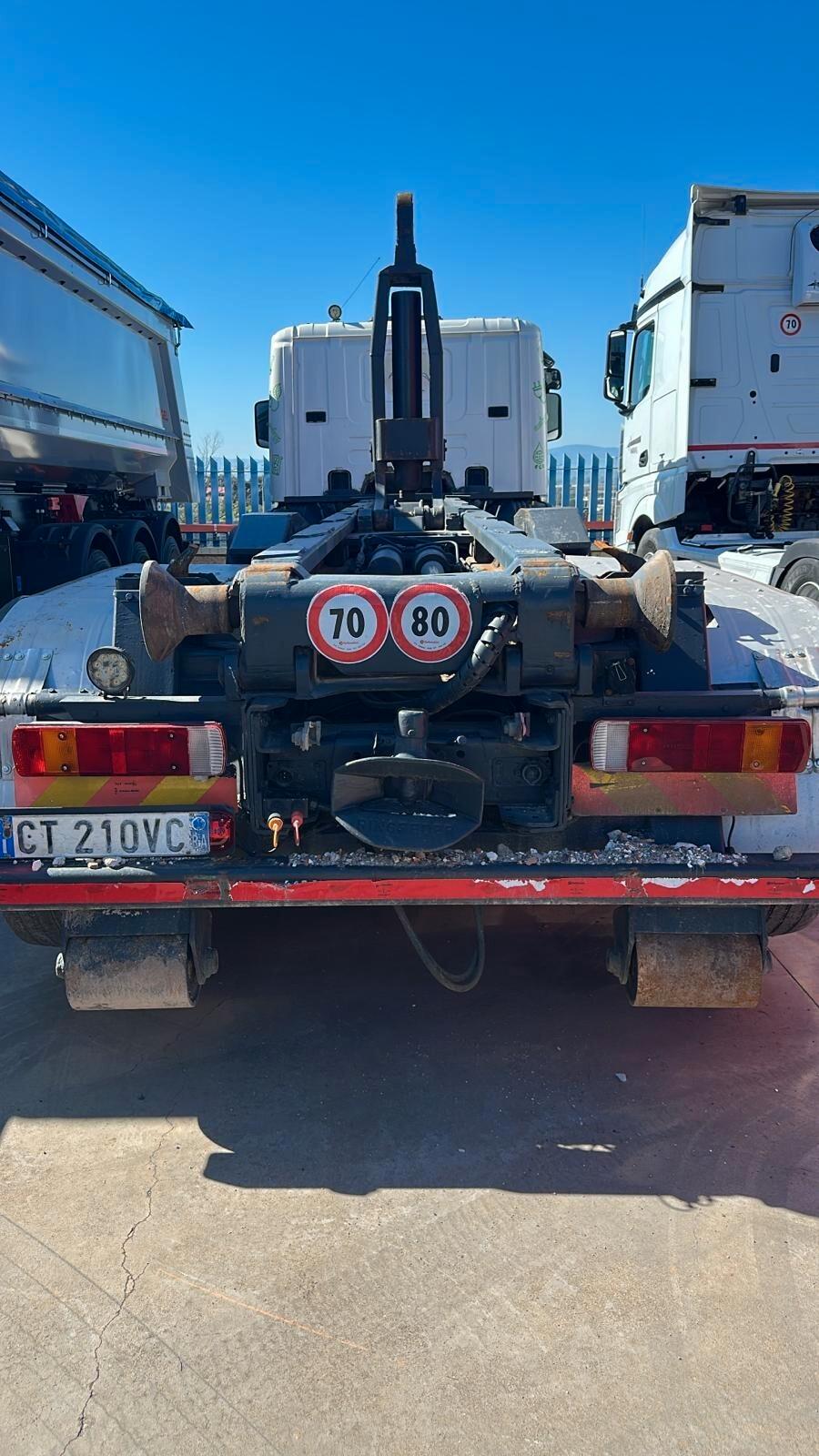 Scania 8x2 Scarrabile