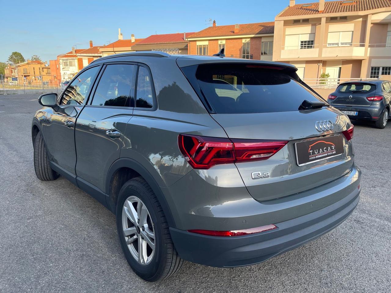 Audi Q3 2.0 35 TDI Business #10639