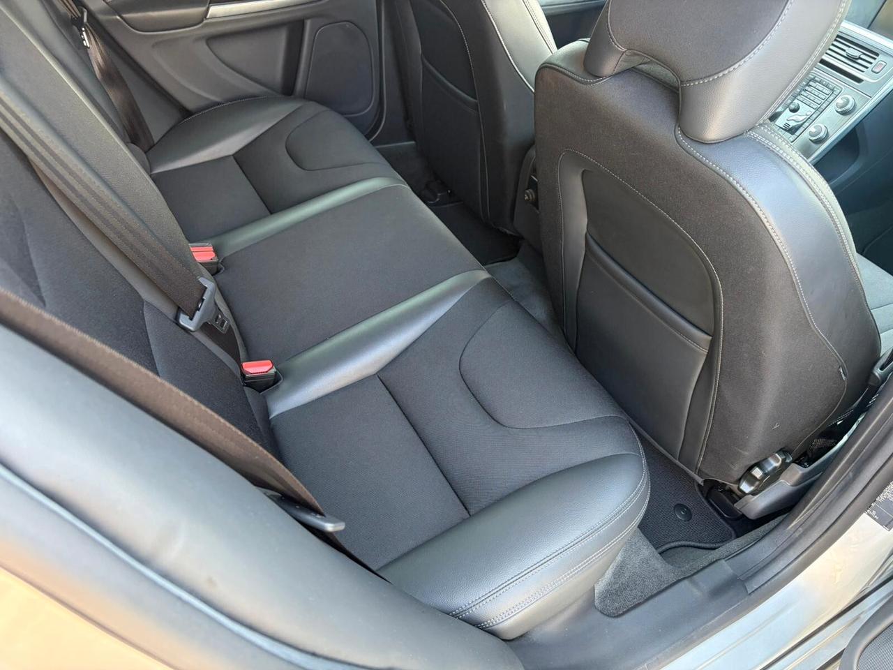Volvo V60 D3 Momentum*EURO6*CERCHI