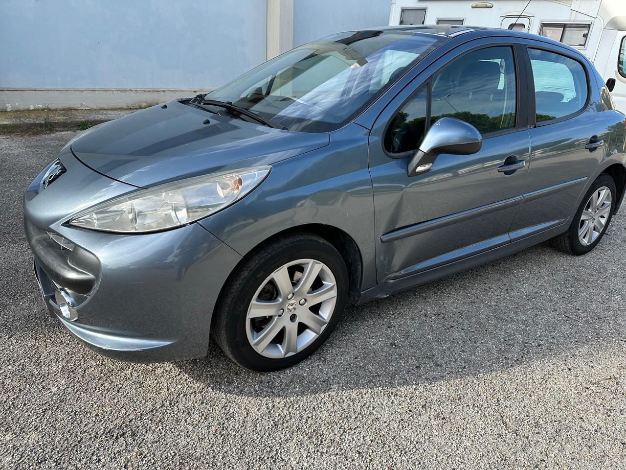 Peugeot 207 1.6 HDi 110CV neopatentati