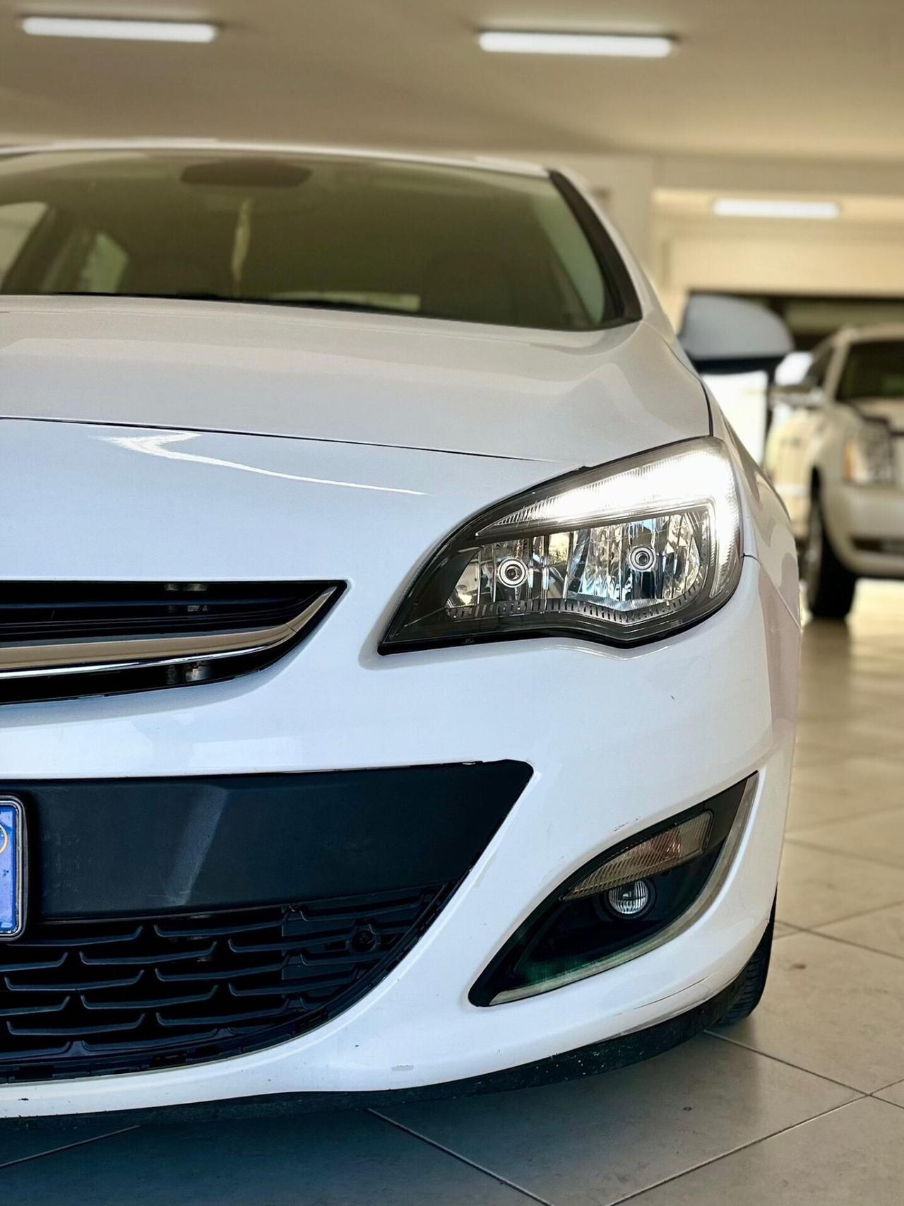 Opel Astra 1.4 Turbo 140CV METANO