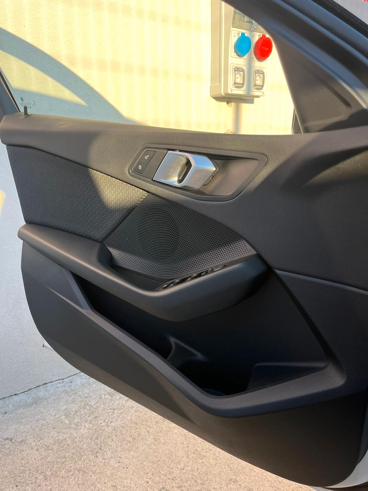 Bmw 116 116d 5p. Business Advantage