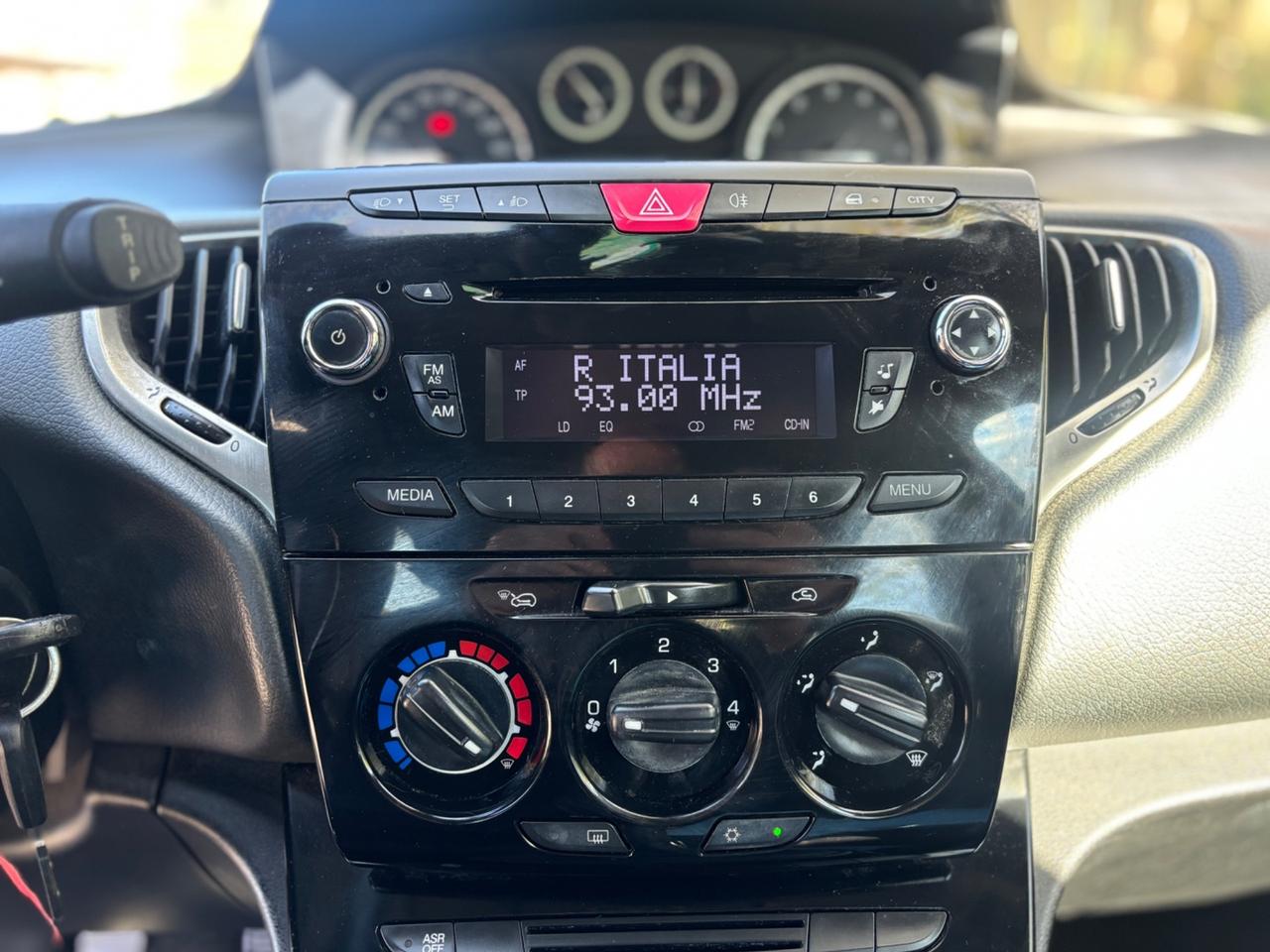 Lancia Ypsilon 1.2 69 CV 5 porte Elefantino