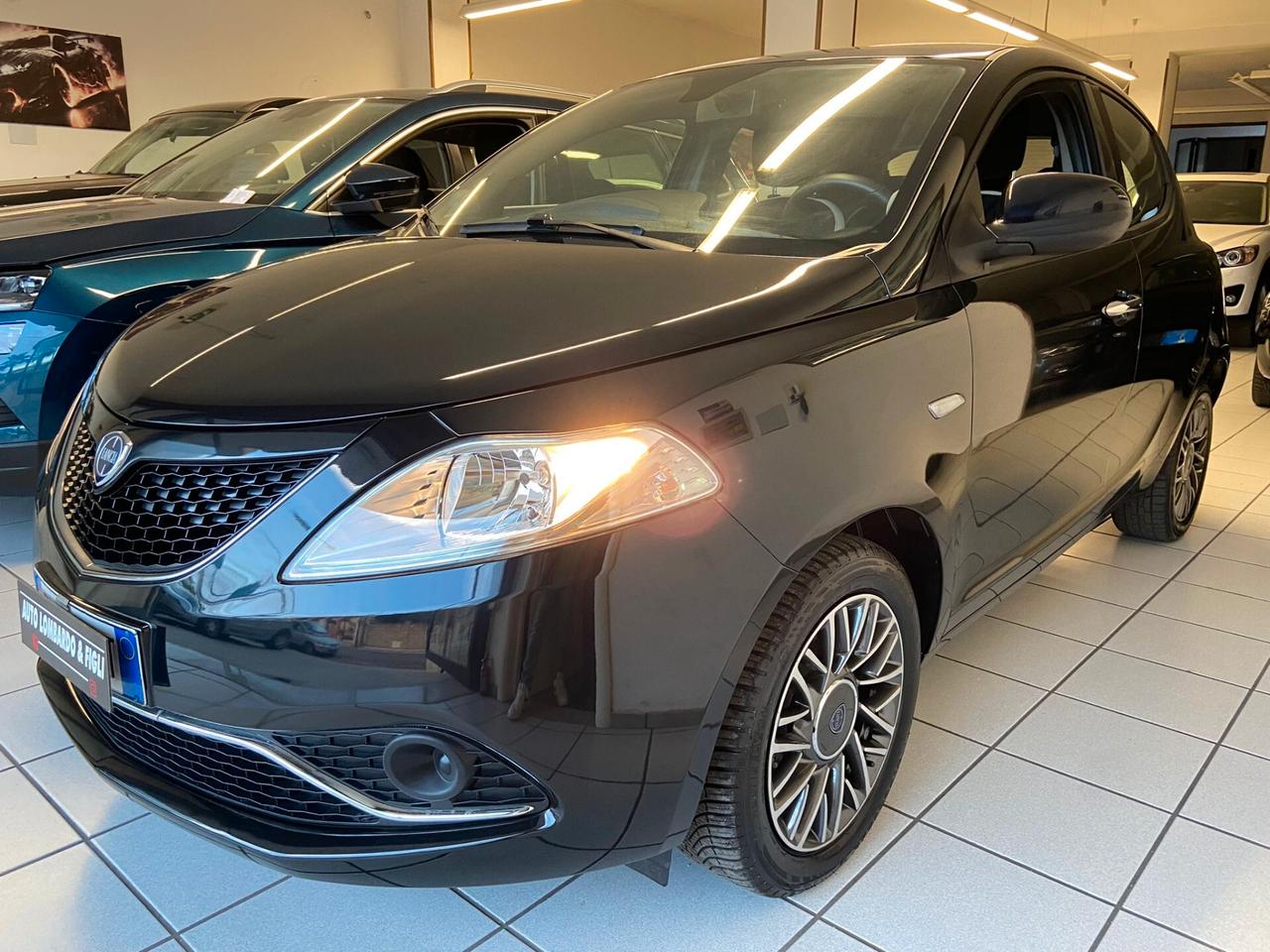 Lancia Ypsilon 1.2 69 CV 5 porte Platinum