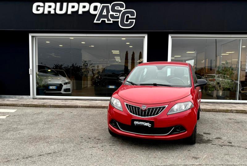 Lancia Ypsilon 5 Porte 1.0 hybrid Gold s&s 70cv ADATTA NEOPATENTATI