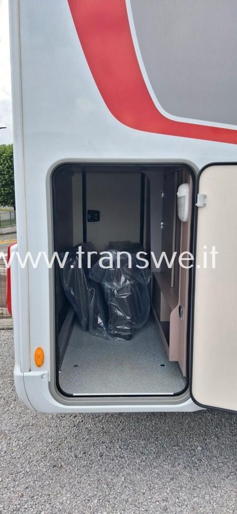 Bürstner Lyseo 684G Ampia zona giorno e bagno in coda