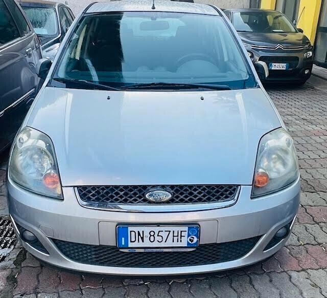 Ford Fiesta 1.4 TDCi aut. 5p. Ghia neopatentati