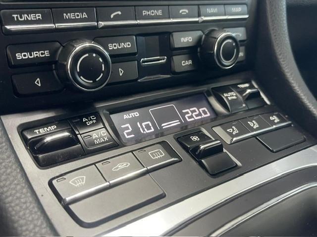 Porsche Cayman 2.7