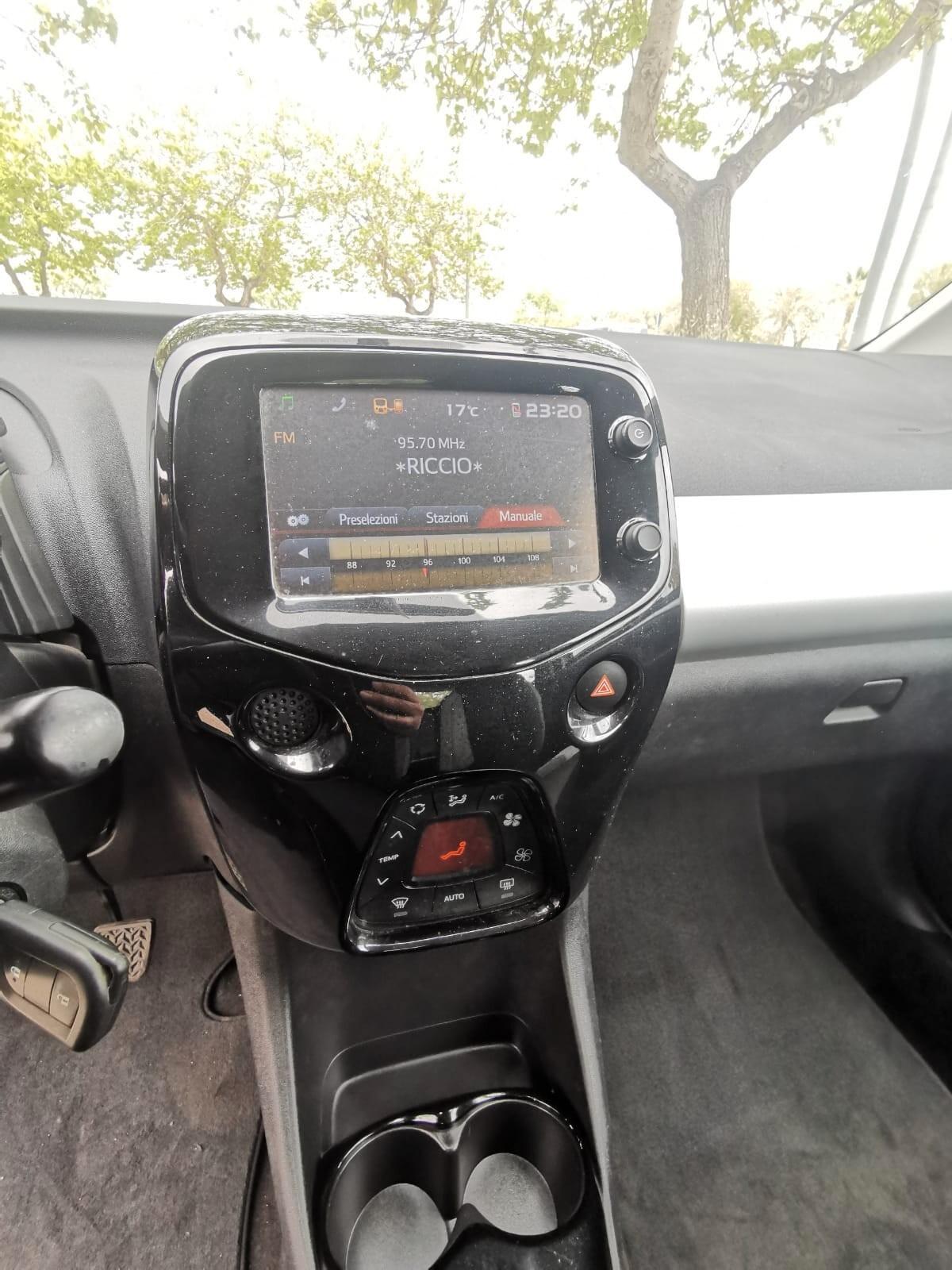 Toyota Aygo 1.0 VVT-i 69 CV 5P. x-wave 2015
