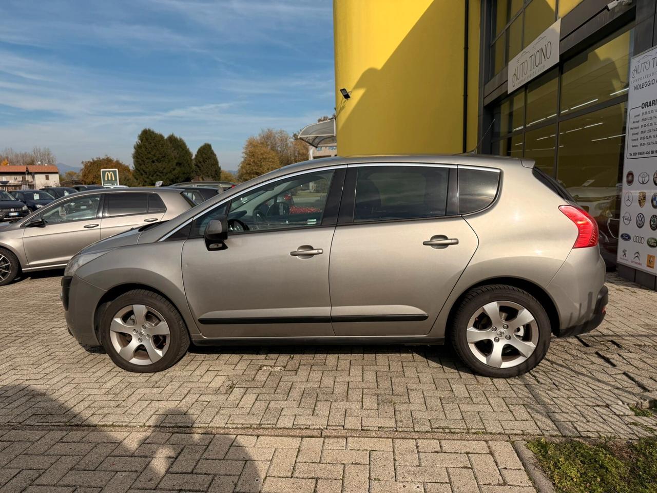 Peugeot 3008 1.6 HDi 110CV cambio robotizzato Business