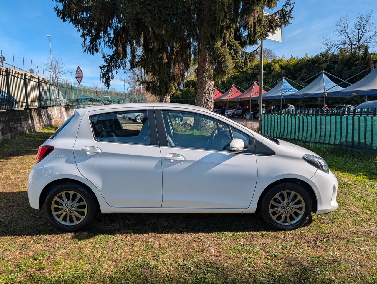 Toyota Yaris 1.3 5 porte Lounge Multidrive S AUTOMATICA