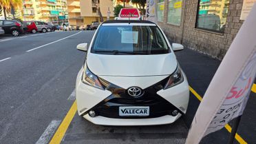 Toyota Aygo 1.0 69 CV 5 porte x-cool GARANZIA 12 MESI