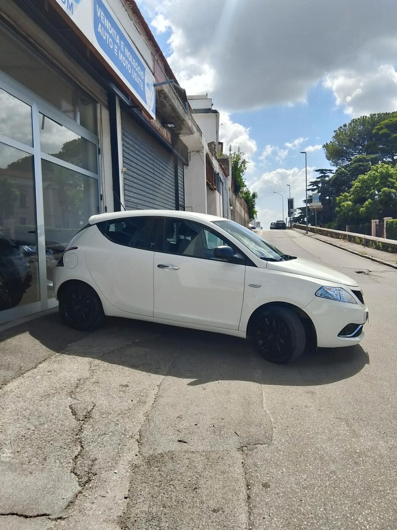 Lancia Ypsilon 1.2 69 CV 5 porte Platinum