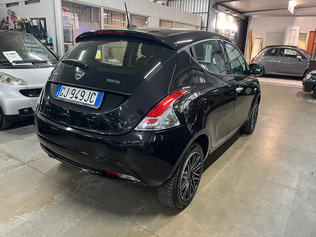 Lancia Ypsilon 1.0 Hybrid 5 porte