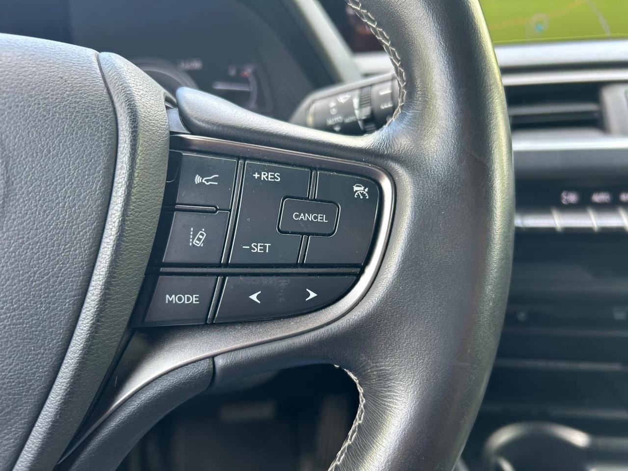 Lexus UX 250h Hybrid AWD Luxury Navi Pelle LED Camera