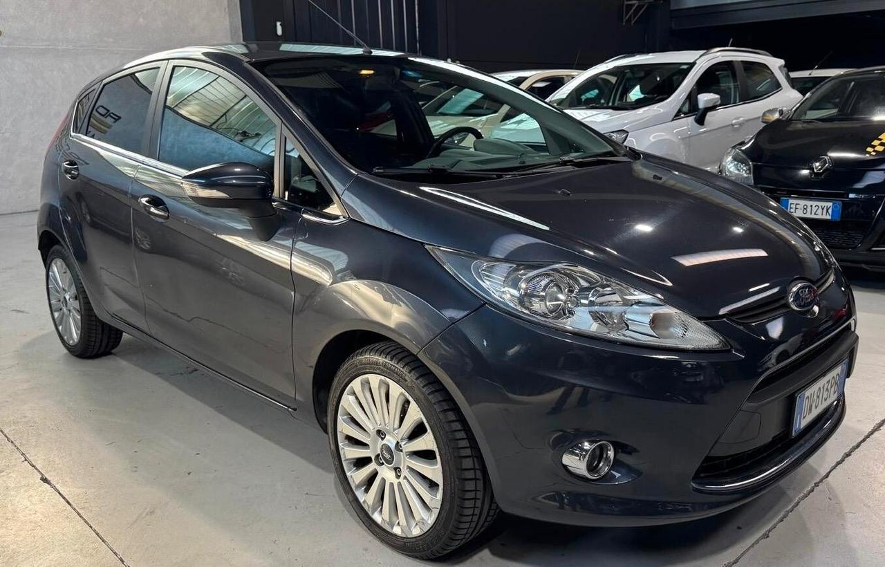 Ford Fiesta Titanium benzina Neopatentati