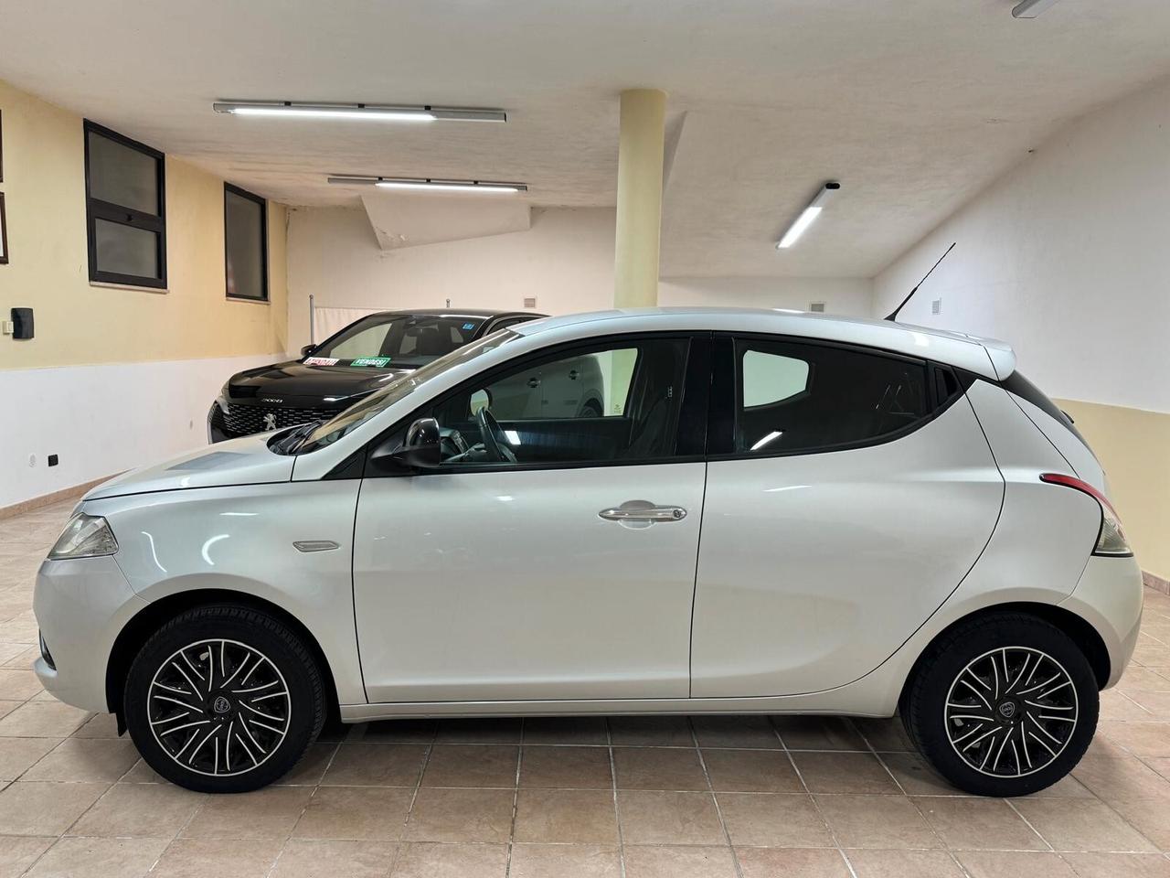 Ypsilon 1.2 69 CV 5 porte S&S Gold AZIENDALE