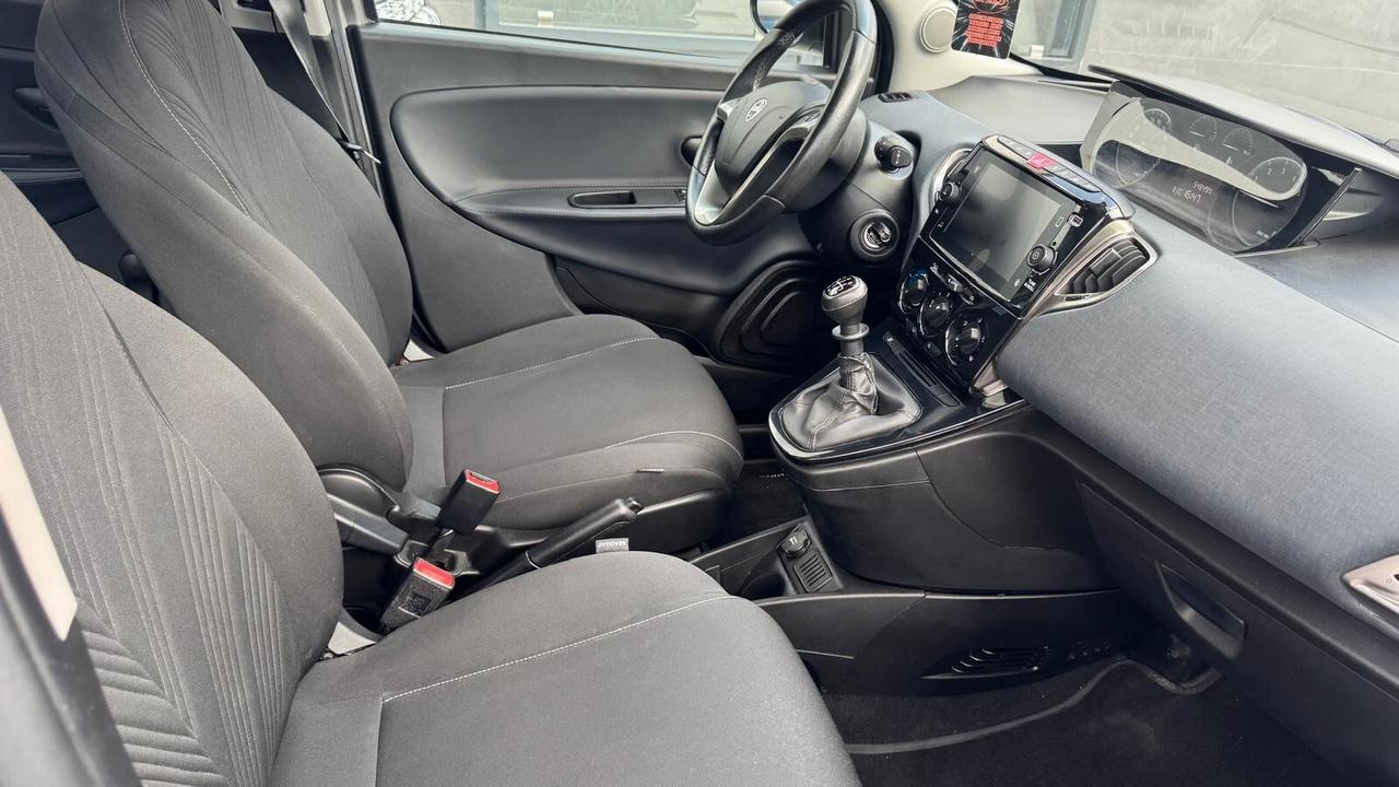 Lancia Ypsilon 1.0 FireFly 5 porte S&S Hybrid Gold