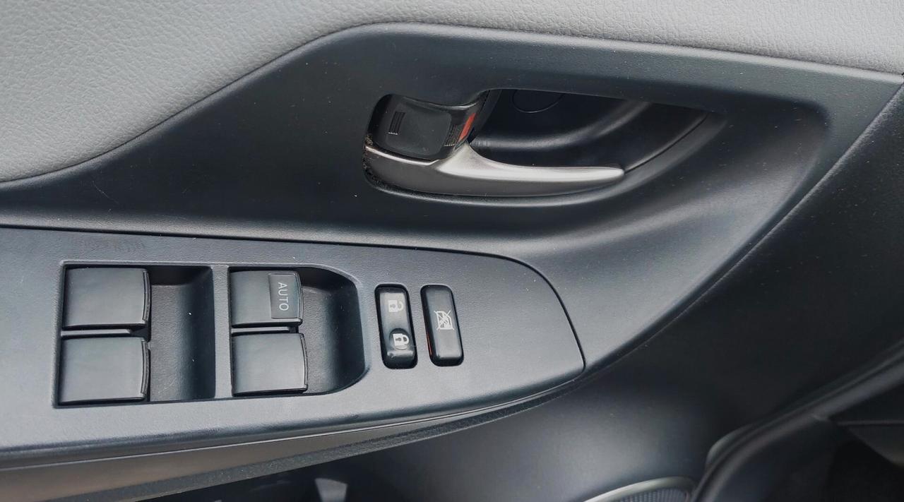 TOYOTA YARIS 1.0-UNICO PROPRIETARIO-NEOPATENTATI