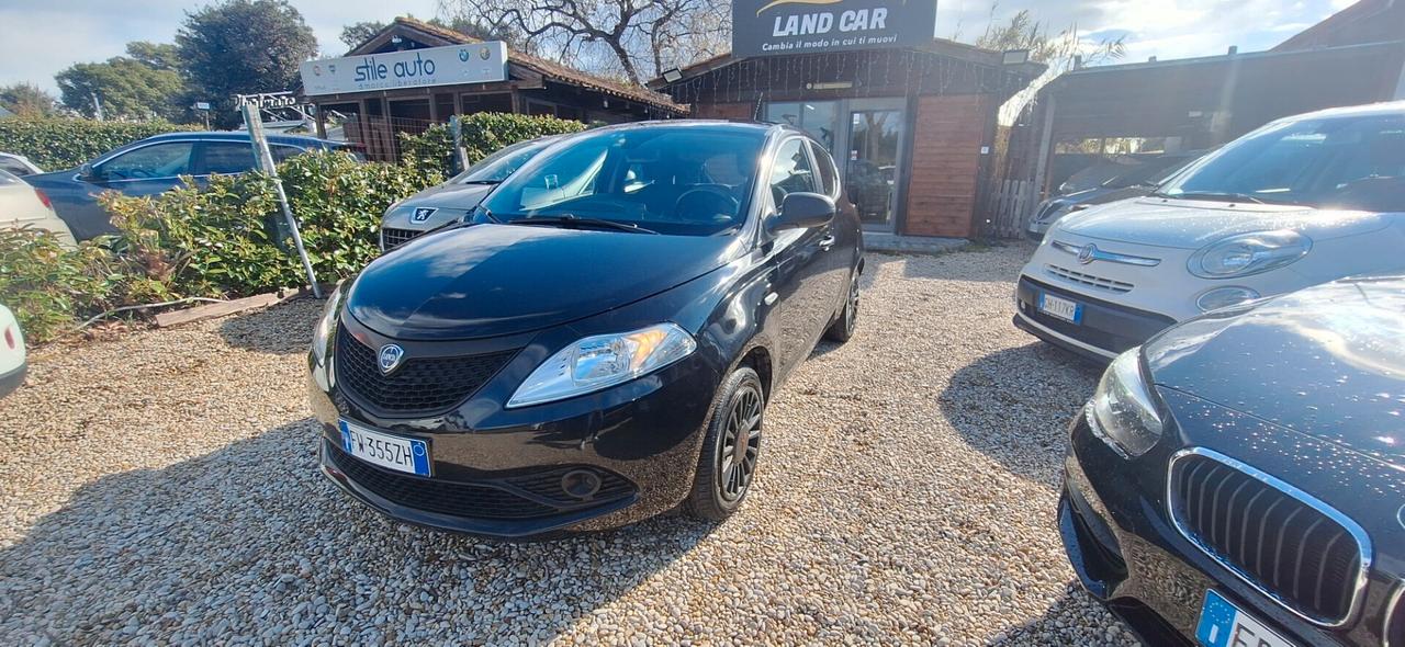 Lancia Ypsilon 1.2 69 CV 5 porte GPL Ecochic Elefantino Blu