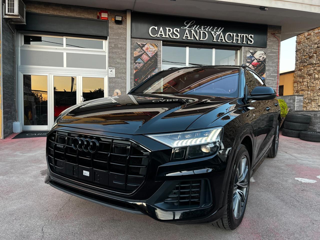 Audi Q8 50 TDI 286 CV Quattro-2XS LINE-TOTAL BLACK
