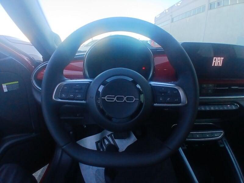FIAT 600e - Red