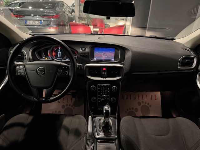 VOLVO V40 D2 R-design