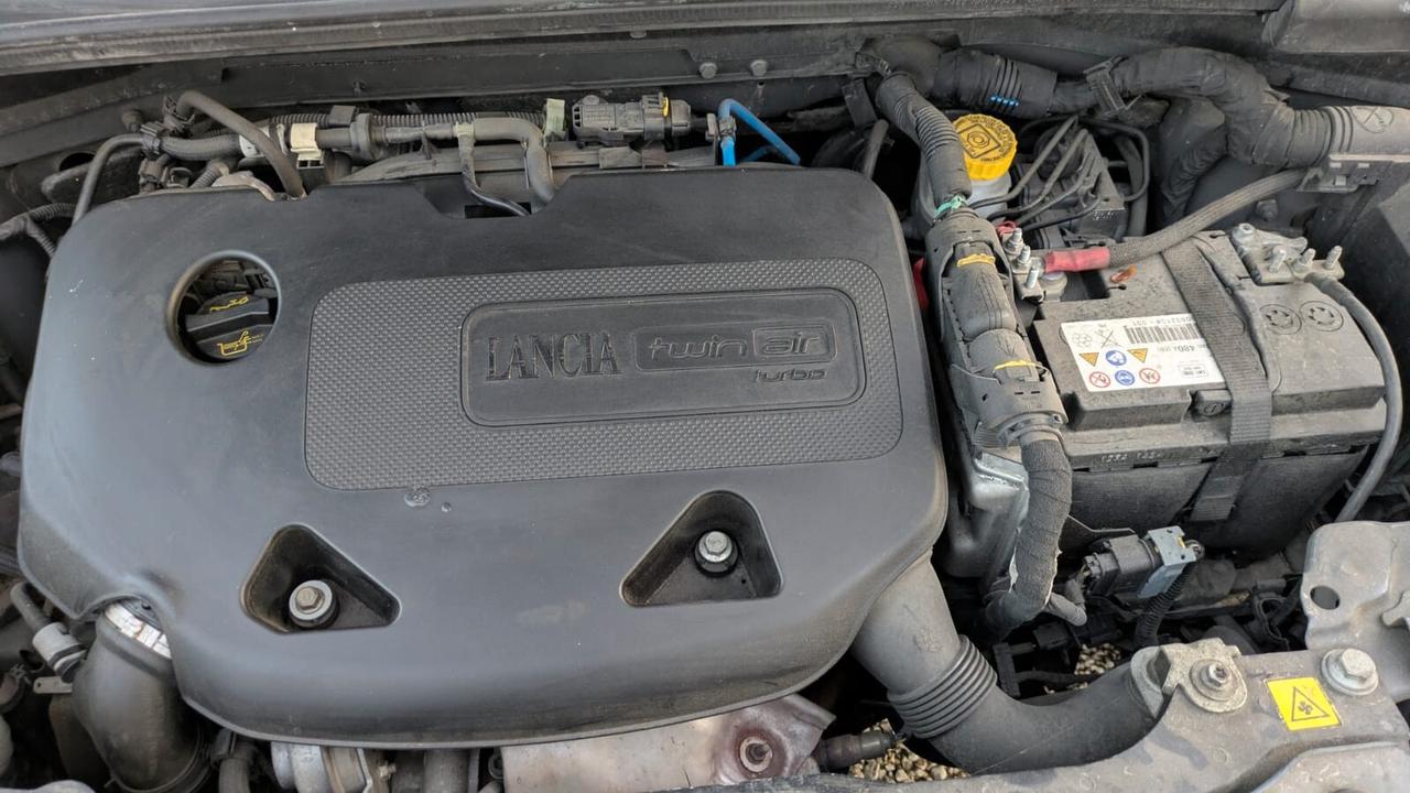 Lancia Ypsilon 0.9 TwinAir 85 CV 5 porte Metano Ecochic Silver