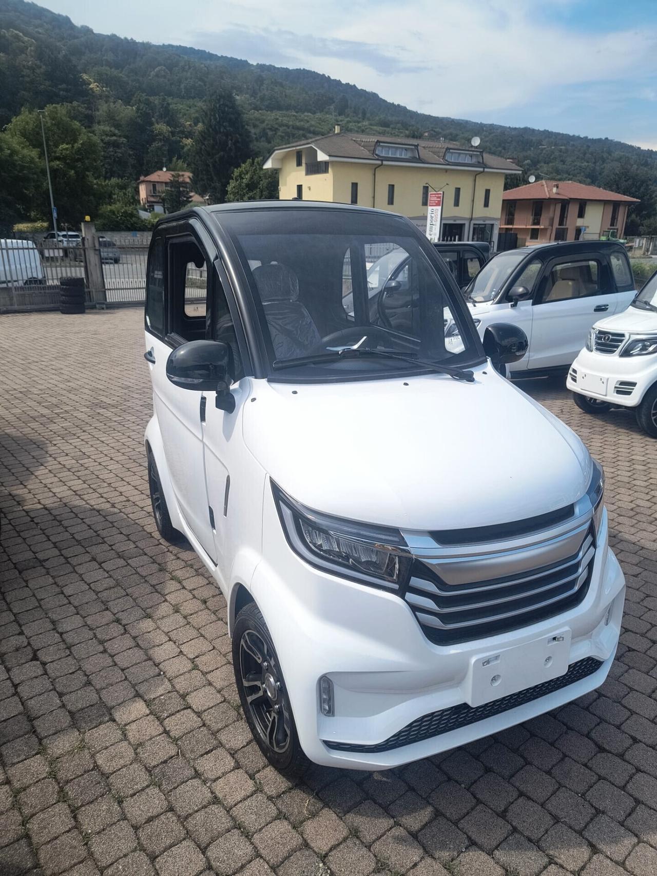 MINI AUTO DISABILI SCOOTER CABINATO ANZIANI