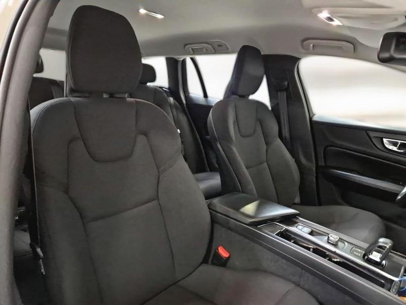 VOLVO V60 B4 D AUTOM. MOMENTUM BUSINESS 5 PORTE STATION WAGON