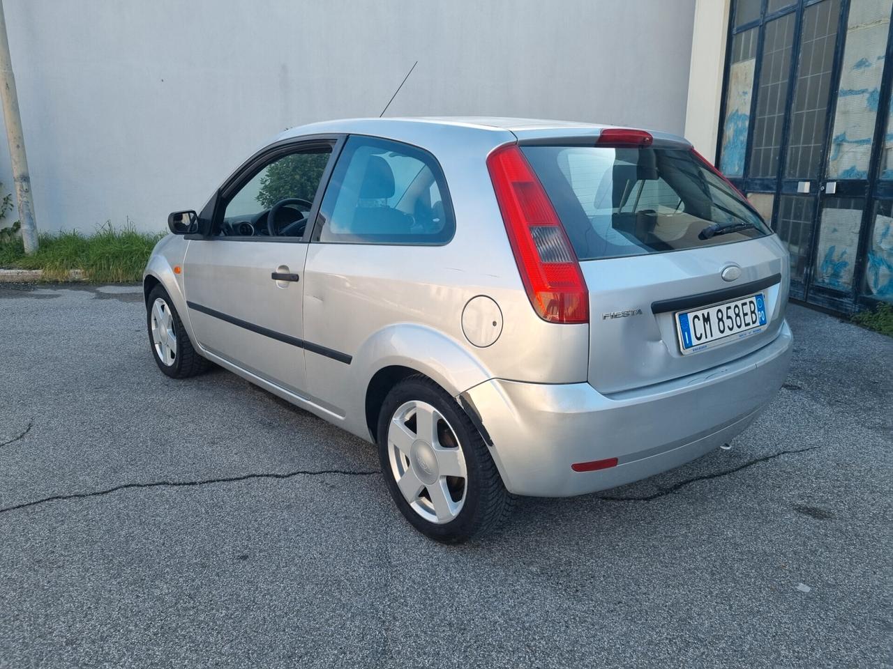 Ford Fiesta 1.4 16V 5p. Ghia