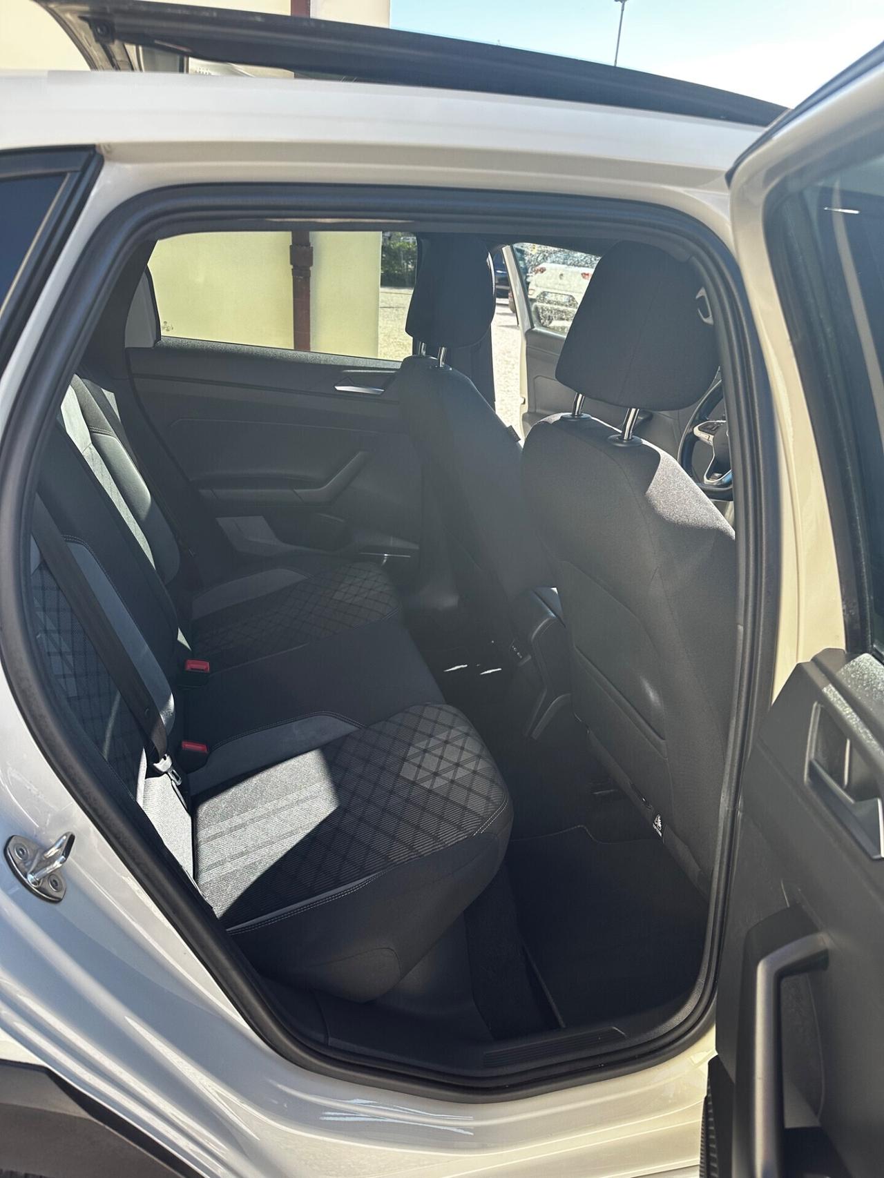 Volkswagen Taigo 1.0 TSI 110 CV DSG R-Line