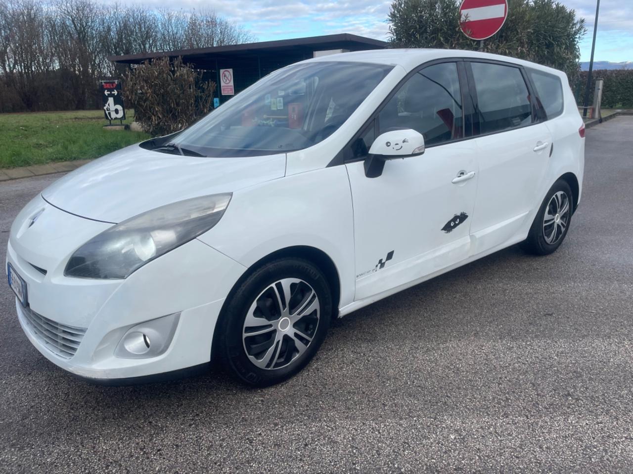 Renault Scénic 1.9 dCi 130CV..7.posti navi perfetta