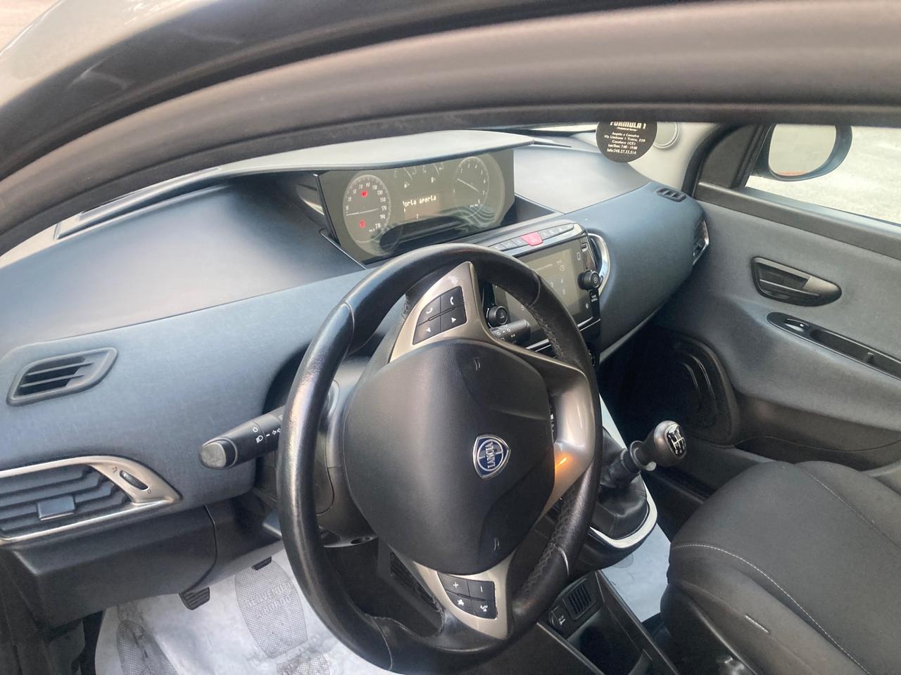 Lancia Ypsilon 1.0 FireFly 5 porte S&S Hybrid Gold