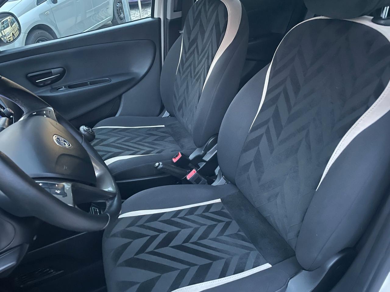 Lancia Ypsilon 1.2 Platinum 69cv NEOPATENTATI