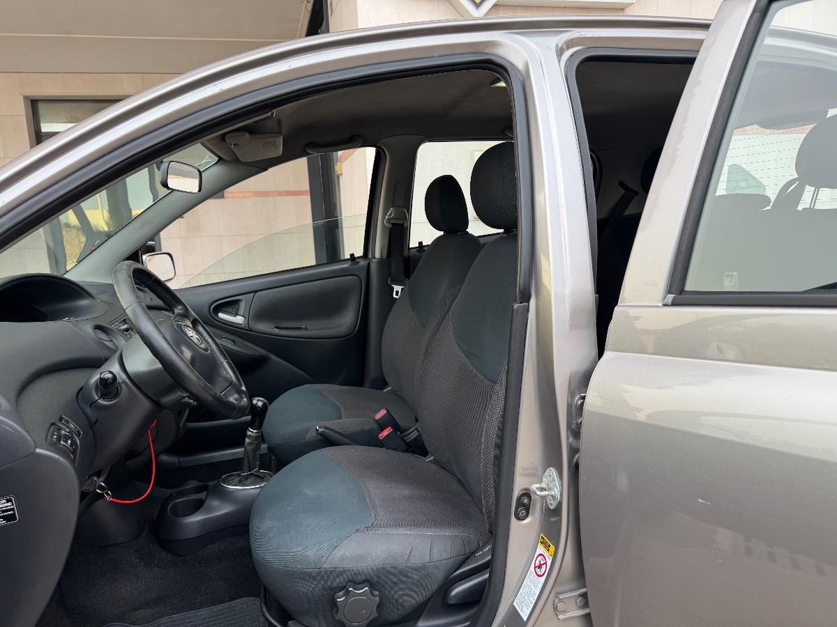 TOYOTA YARIS 1.4 Tdi D-4D Sol