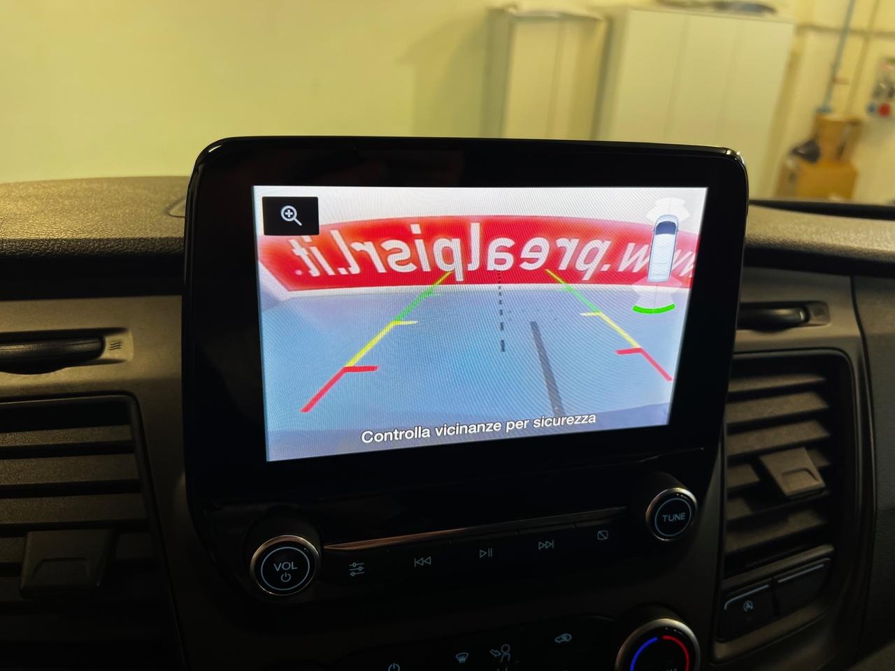 Ford Transit Custom 320 2.0 EcoBlue Hybrid 130 PC Combi Trend