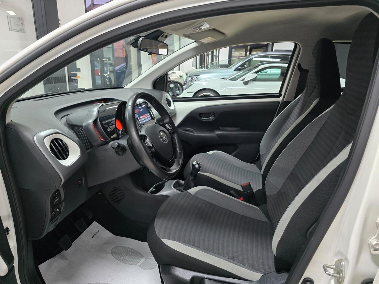 Toyota Aygo 1.0 VVT-i 72 CV 5 porte x-clusiv