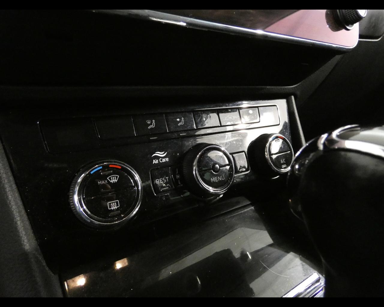 SKODA Superb 3ª serie - Superb 2.0 TDI 150 CV SCR DSG Wagon Executive