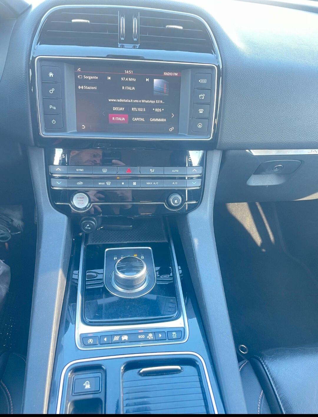 Jaguar F-Pace 2.0 D 180 CV Prestige
